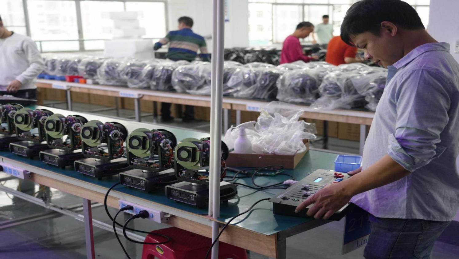 Finished-product quality inspection at the Haochuang factory